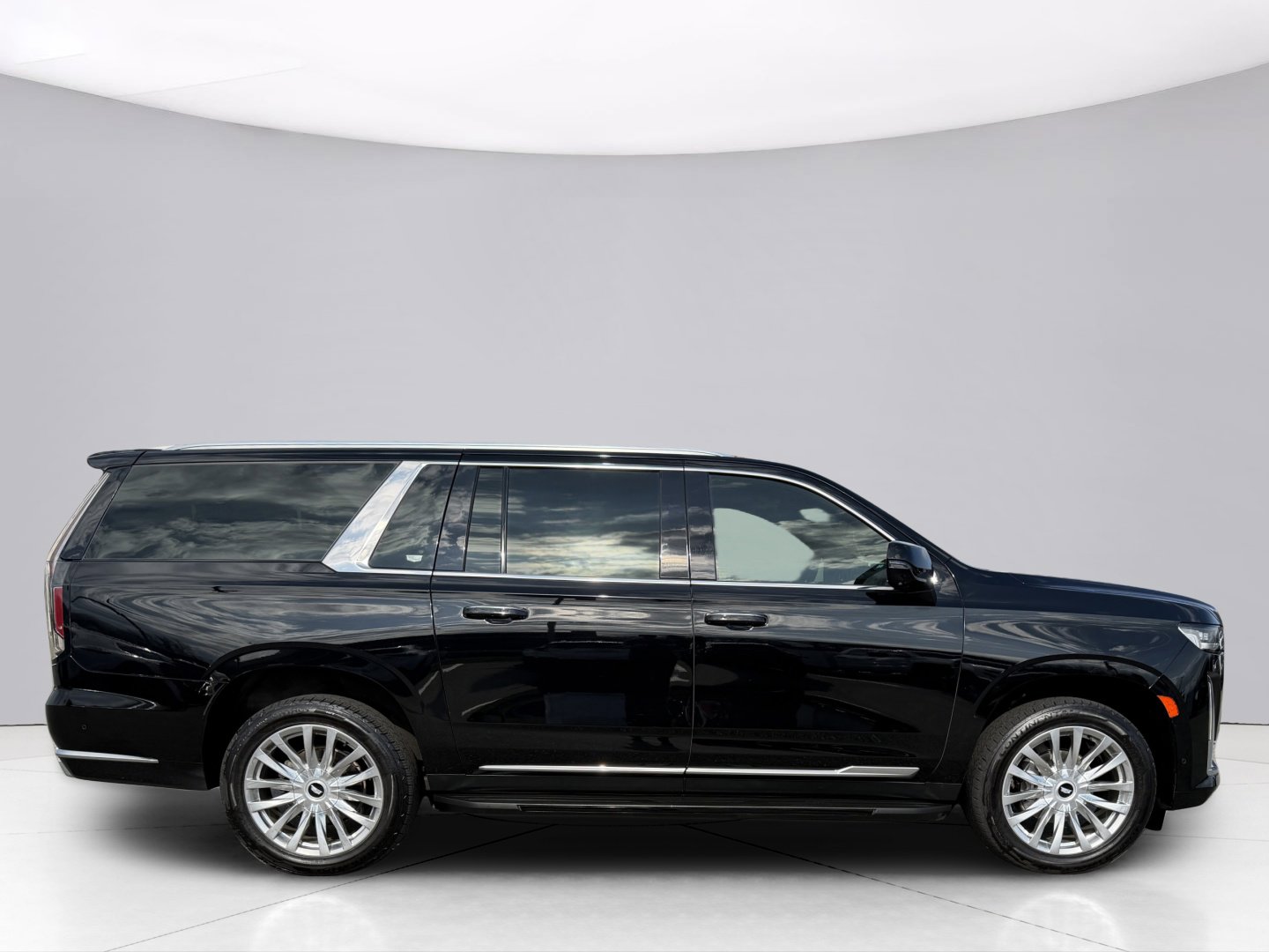 Used 2022 Cadillac Escalade ESV Premium Luxury w/ Performance Package AWD/4WD image 11