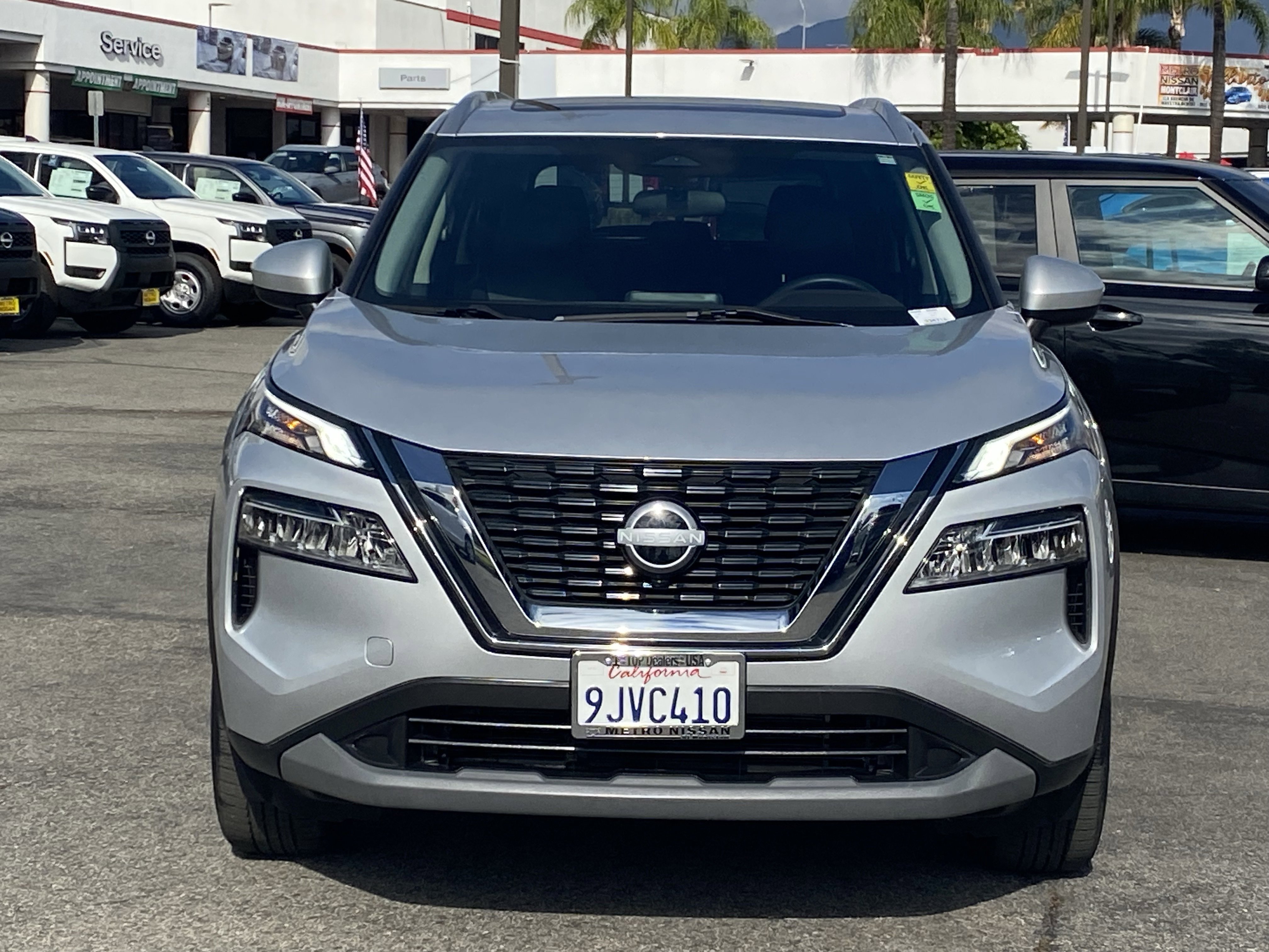 Used 2023 Nissan Rogue SV w/ SV Premium B Package image 8