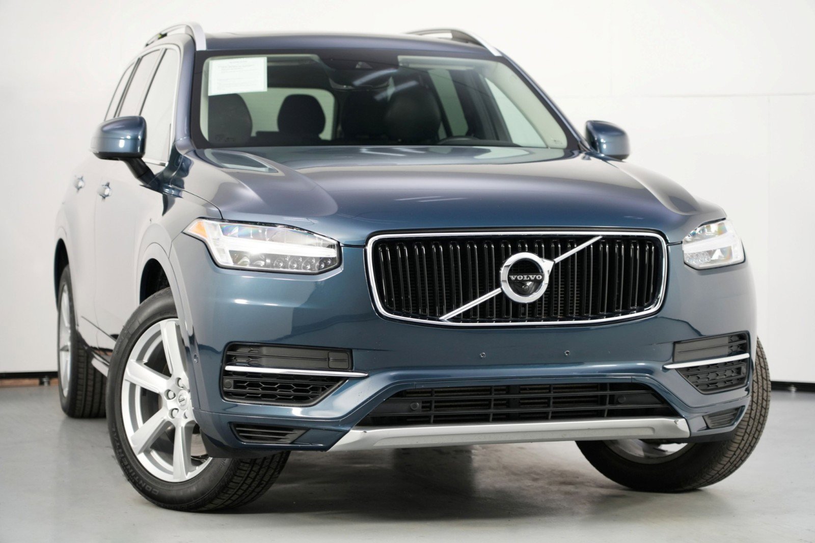 Used 2018 Volvo XC90 T8 Momentum w/ Convenience Package AWD/4WD image 2