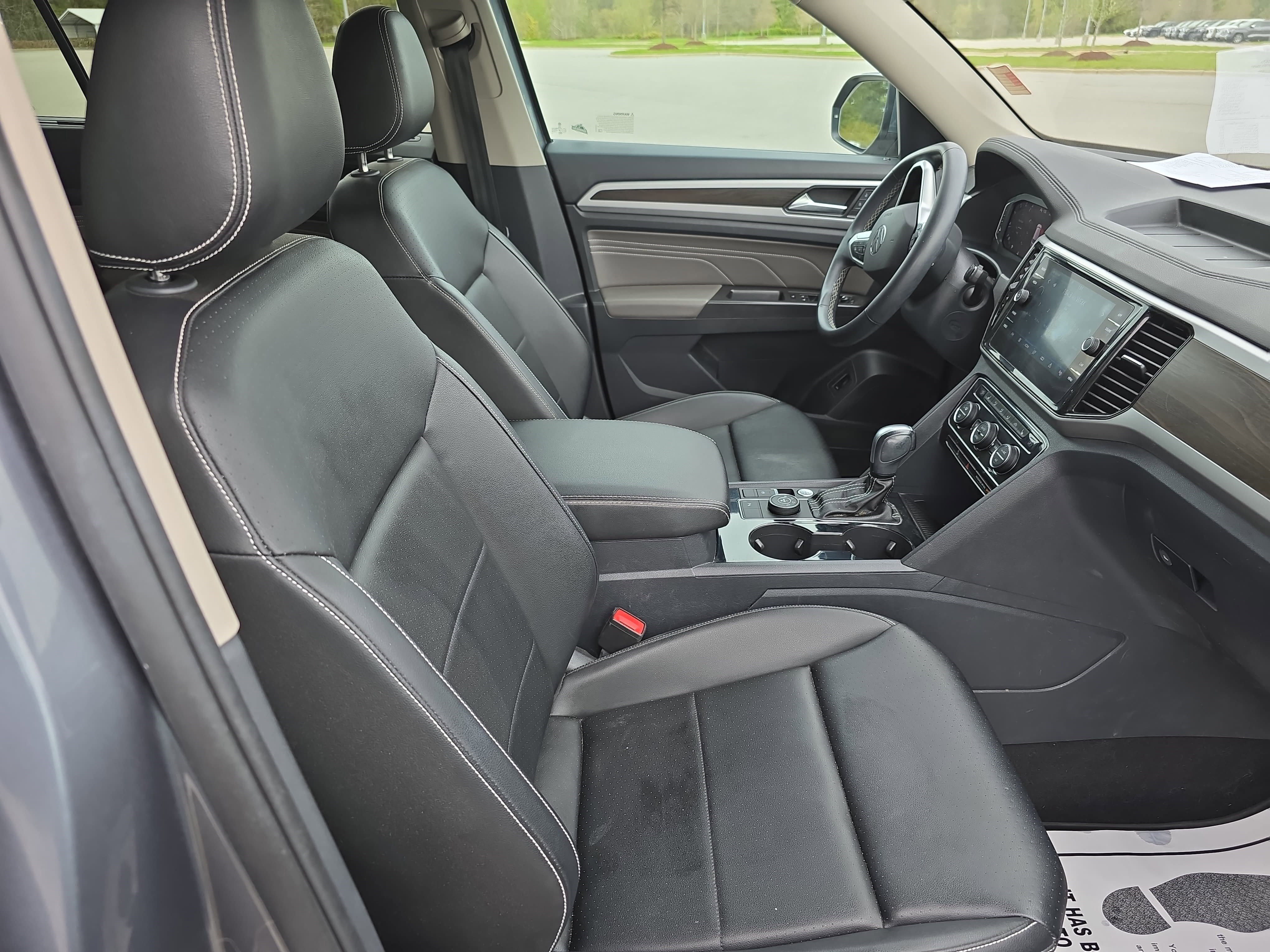 Used 2023 Volkswagen Atlas SE w/ Black Wheel Package AWD/4WD image 10