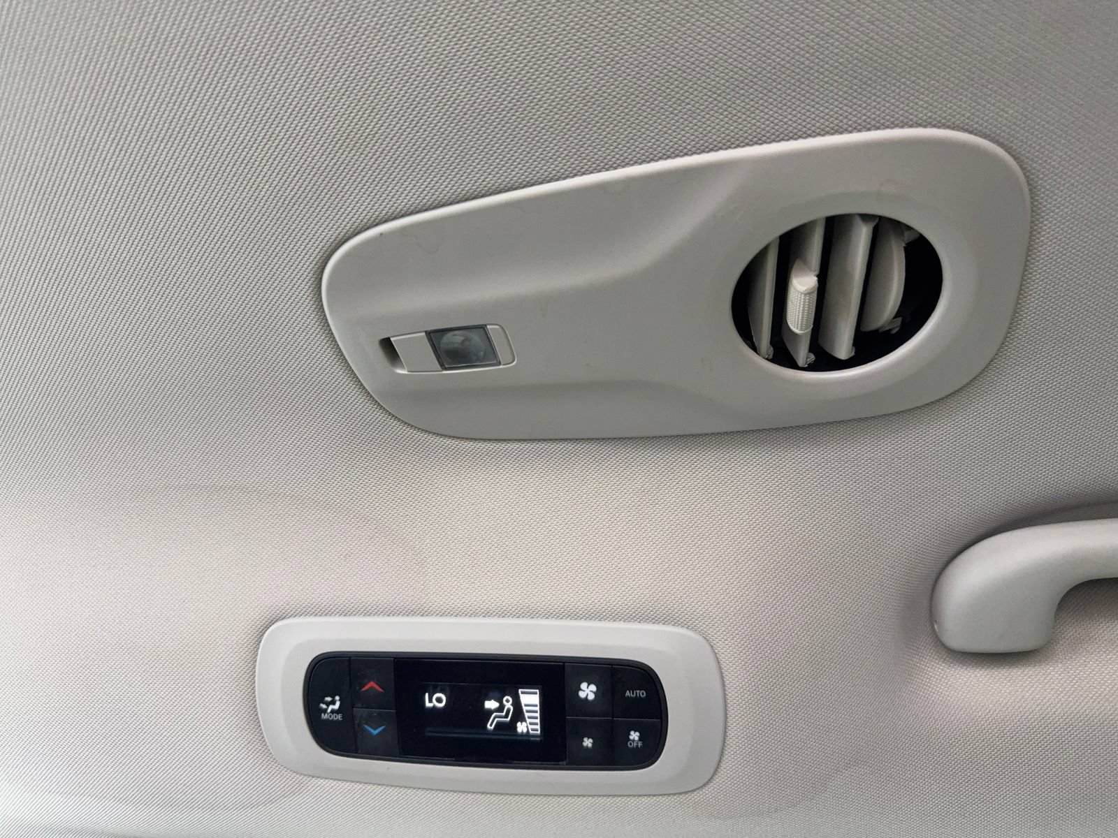 Used 2023 Chrysler Pacifica Touring-L FWD image 37