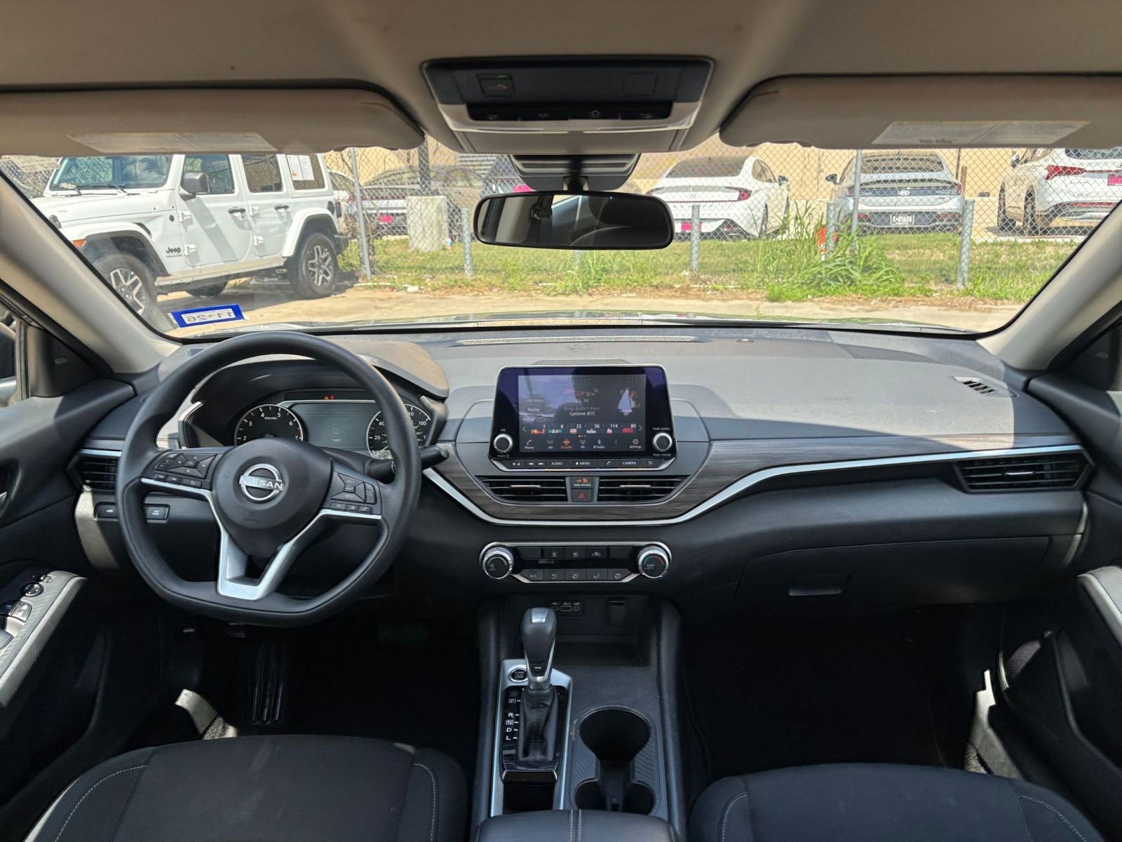 Used 2025 Nissan Altima 2.5 SV FWD image 33