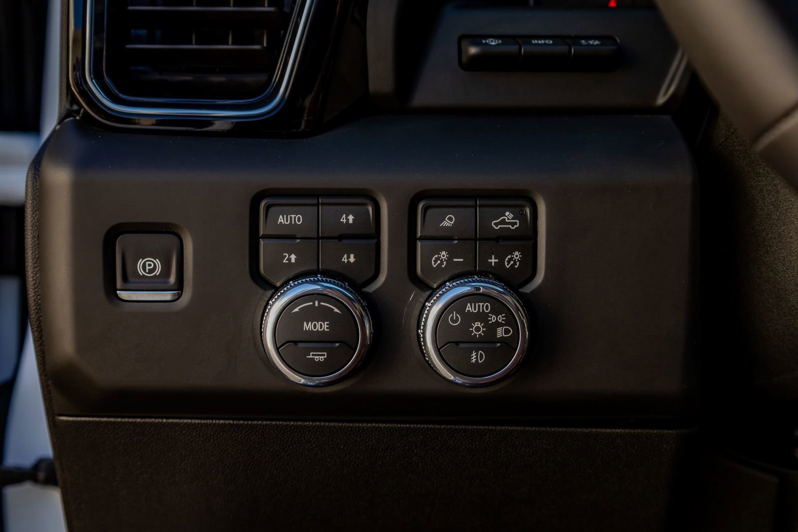 Used 2026 GMC Sierra 3500 Denali Ultimate w/ LPO, Black Badging Package image 22