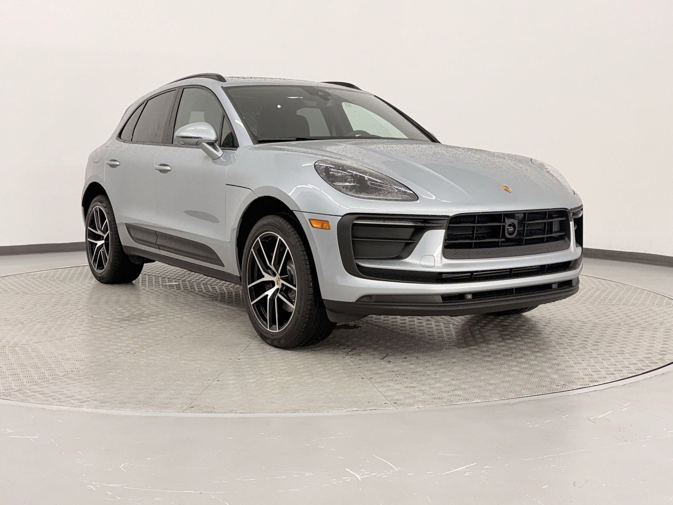 Certified 2025 Porsche Macan image 7