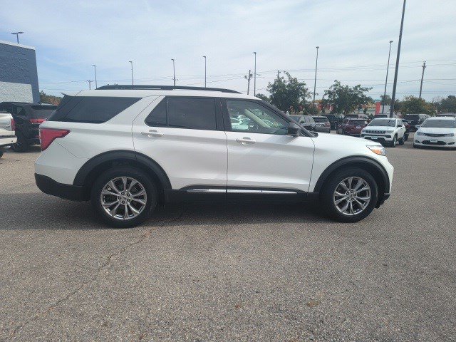 Used 2020 Ford Explorer XLT w/ Equipment Group 202A image 6