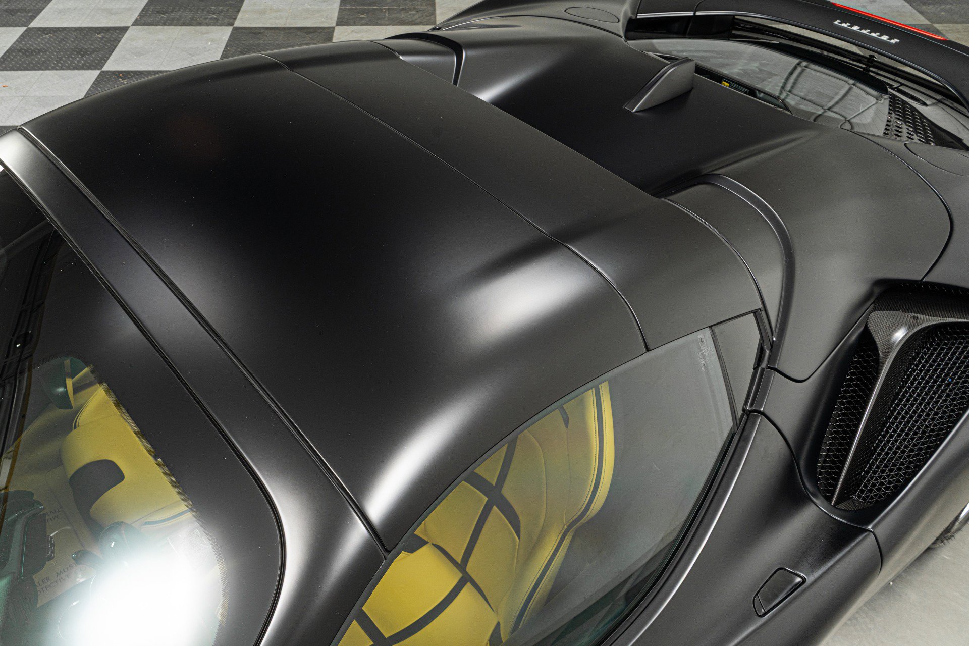 Used 2024 Ferrari SF90 Spider image 42