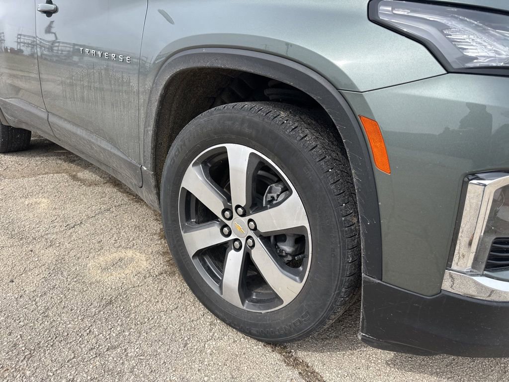Used 2022 Chevrolet Traverse LT w/ LT Premium Package image 4