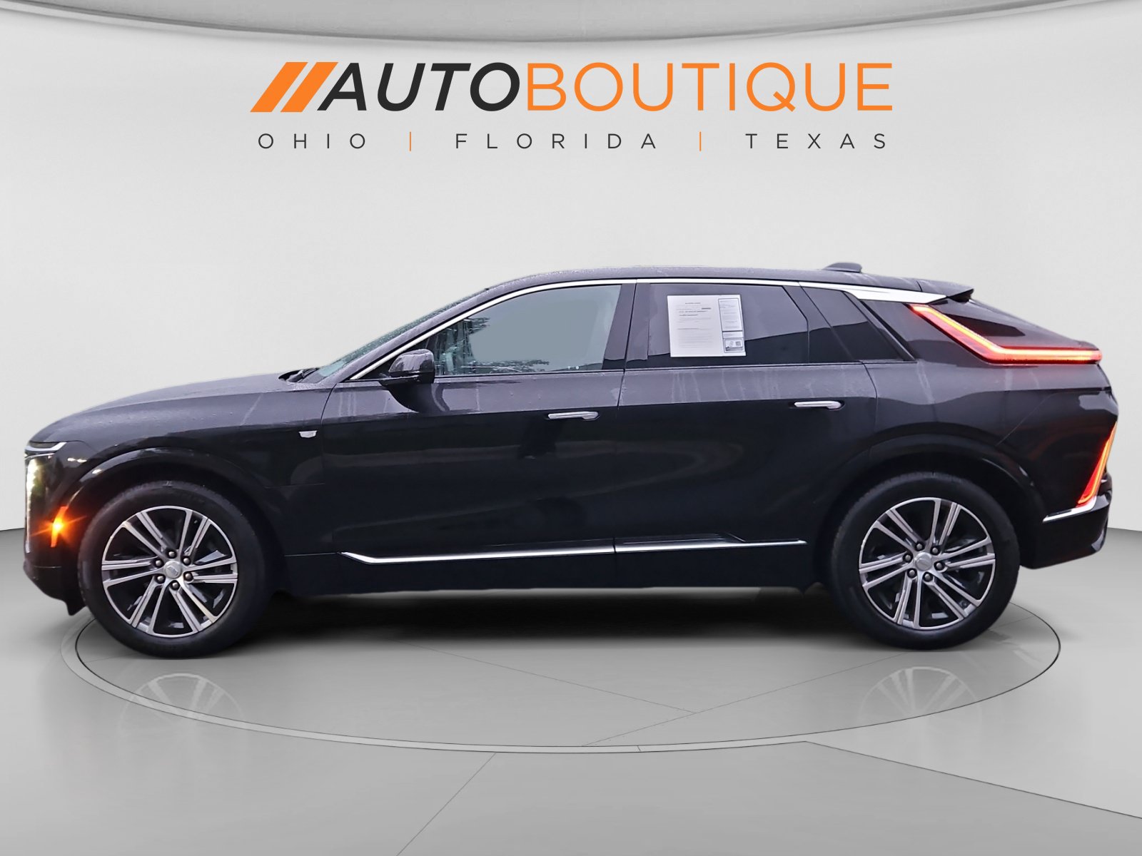 Used 2024 Cadillac Lyriq Luxury w/ LPO, Floor Liner Package AWD/4WD image 2