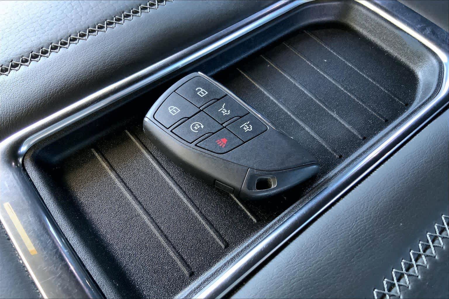 Used 2023 GMC Yukon XL Denali w/ Denali Reserve Package image 9