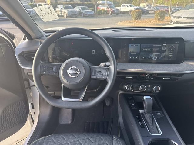 Used 2025 Nissan Kicks SV image 3