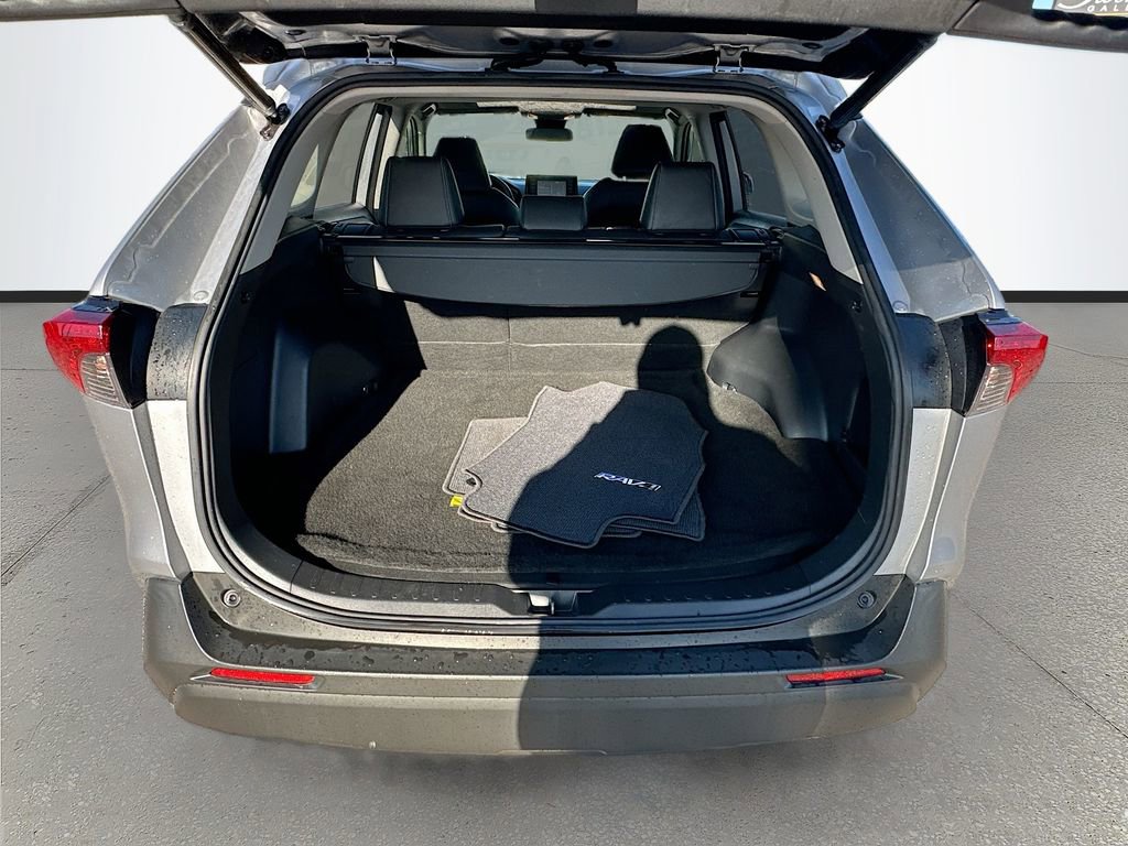 Used 2019 Toyota RAV4 XLE Premium FWD image 25