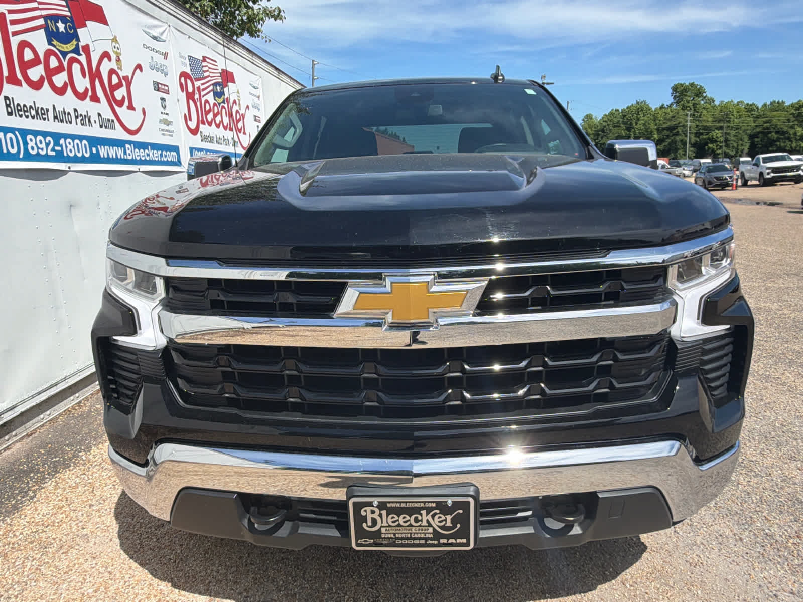 Used 2024 Chevrolet Silverado 1500 LT AWD/4WD image 5