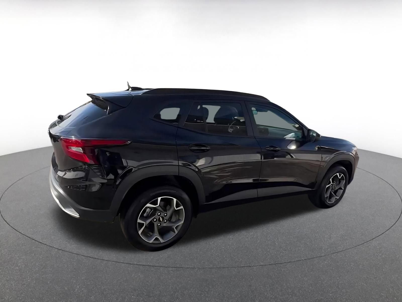Used 2025 Chevrolet Trax LT image 15