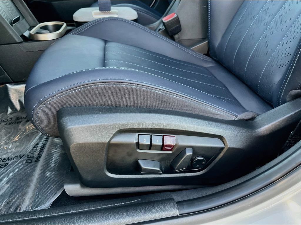 Used 2025 MINI Cooper 4-Door Hardtop FWD image 18