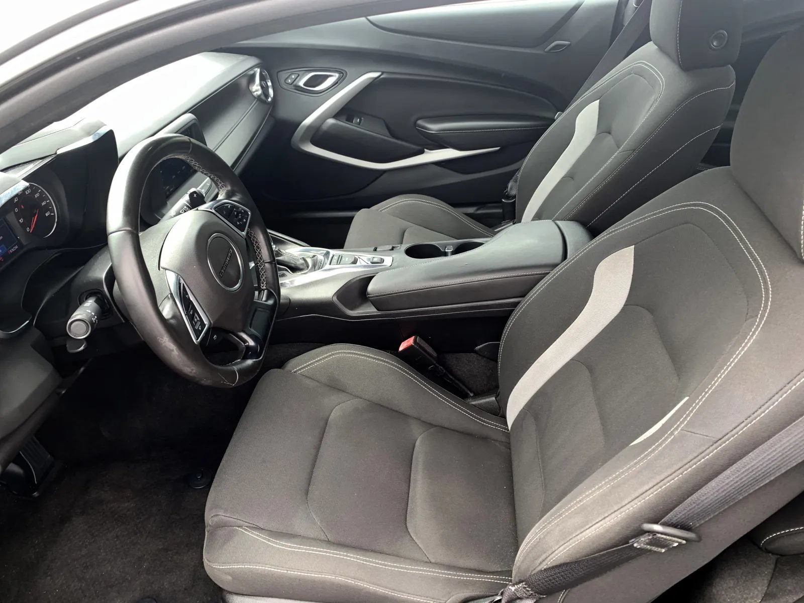 Used 2020 Chevrolet Camaro LT RWD image 23