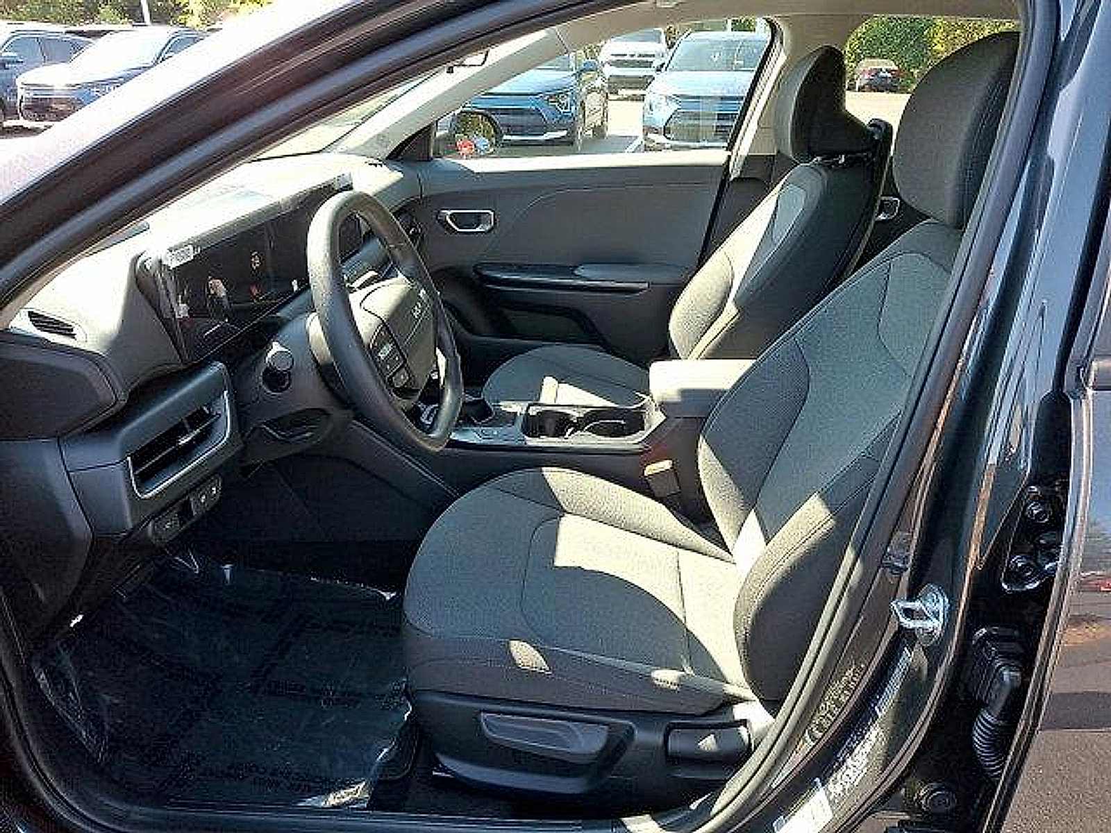 New 2025 Kia K4 LXS image 6