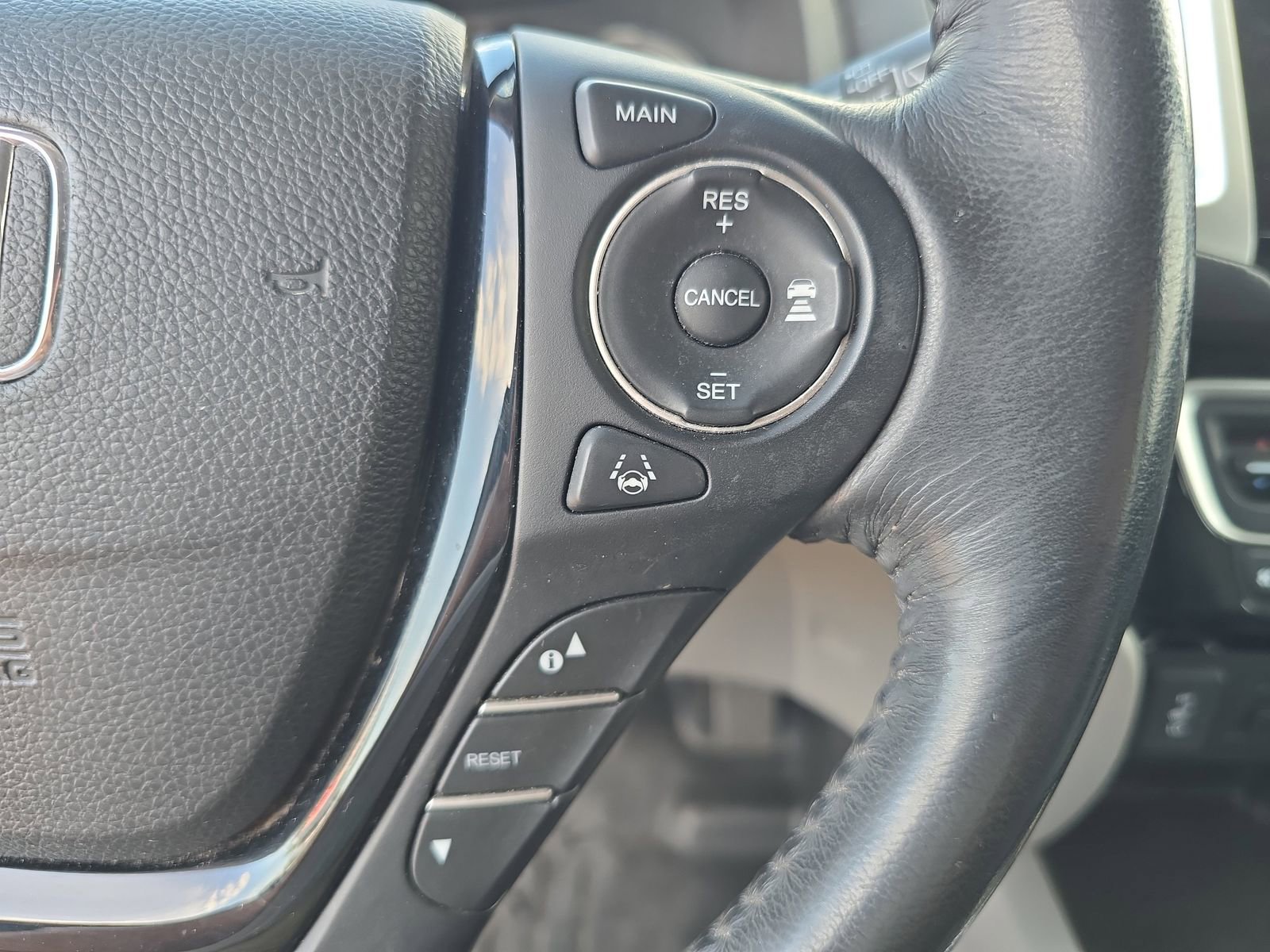 Used 2018 Honda Pilot Touring image 24