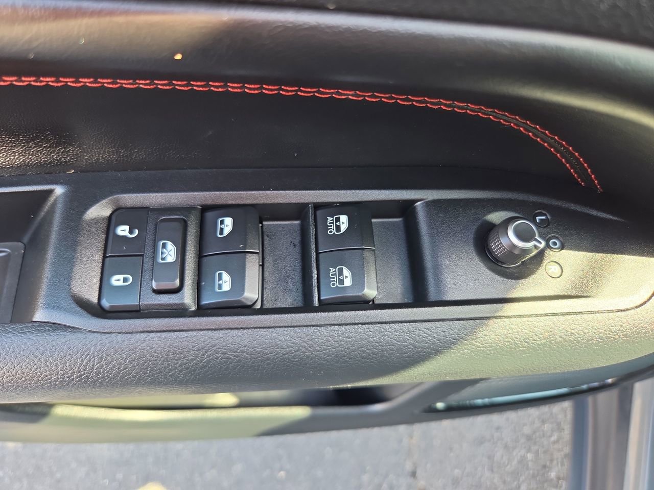 Used 2022 Jeep Compass Trailhawk w/ Trailhawk Convenience Group AWD/4WD image 19