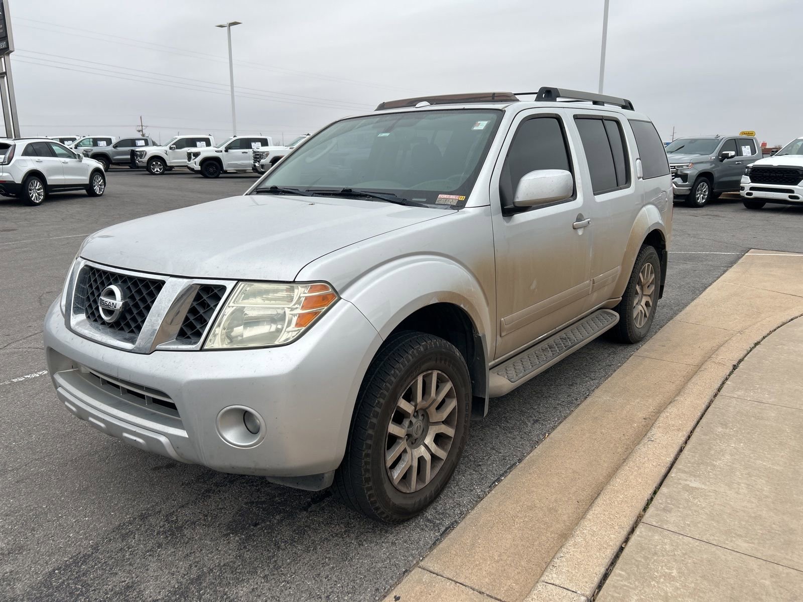 Used 2010 Nissan Pathfinder LE w/ Navigation Pkg image 1