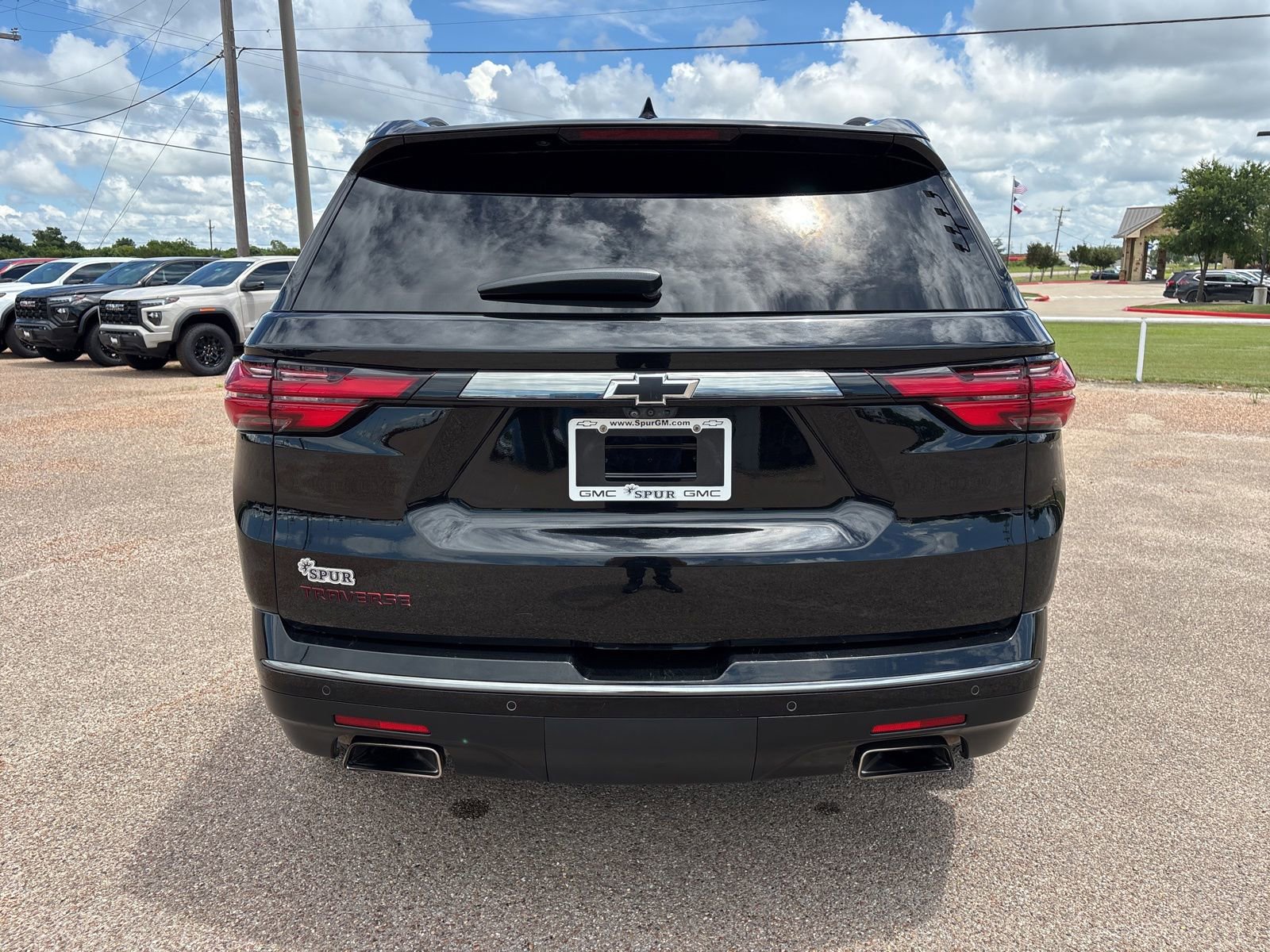 Used 2022 Chevrolet Traverse Premier w/ Redline Edition FWD image 5