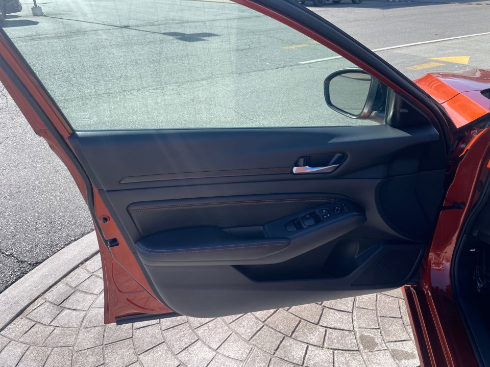 Used 2022 Nissan Altima 2.5 SR image 34