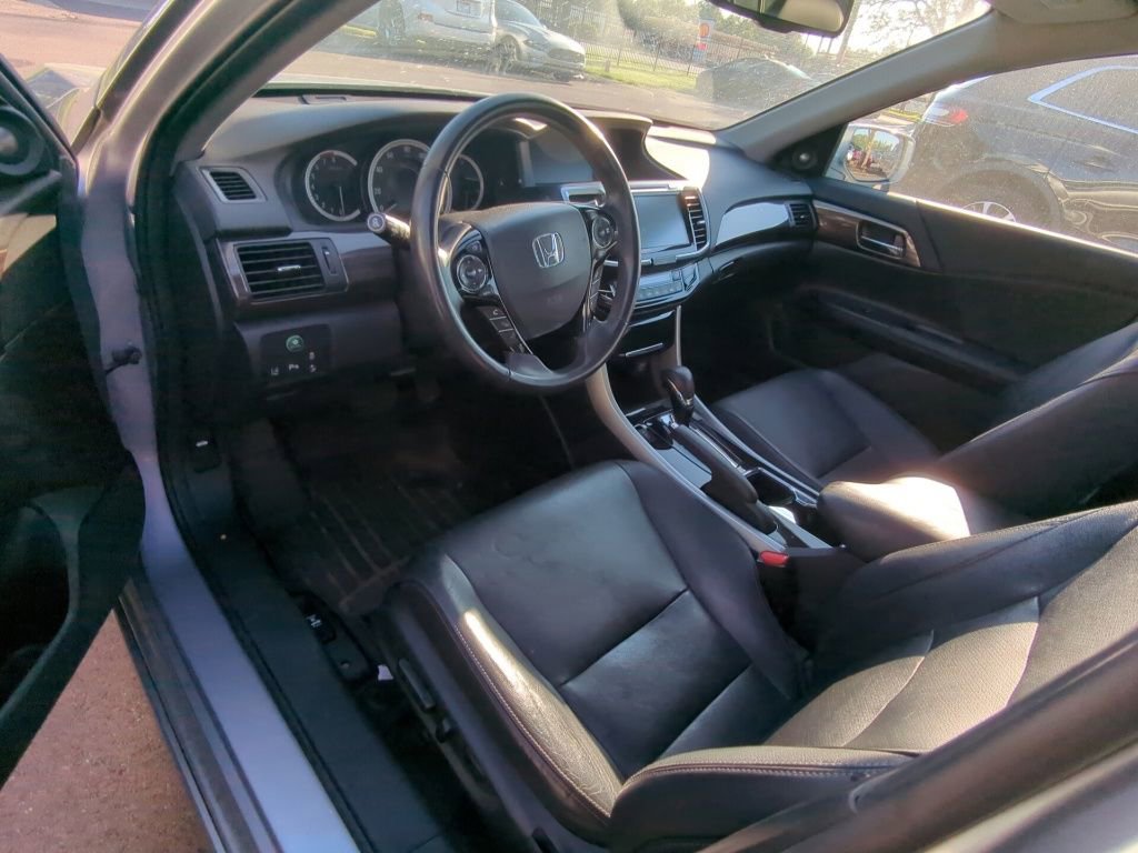 Used 2017 Honda Accord Touring image 7