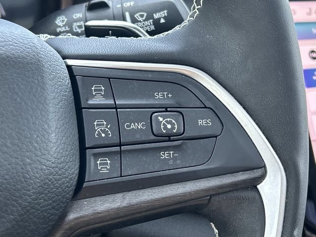 Used 2023 Jeep Grand Cherokee Limited AWD/4WD image 22