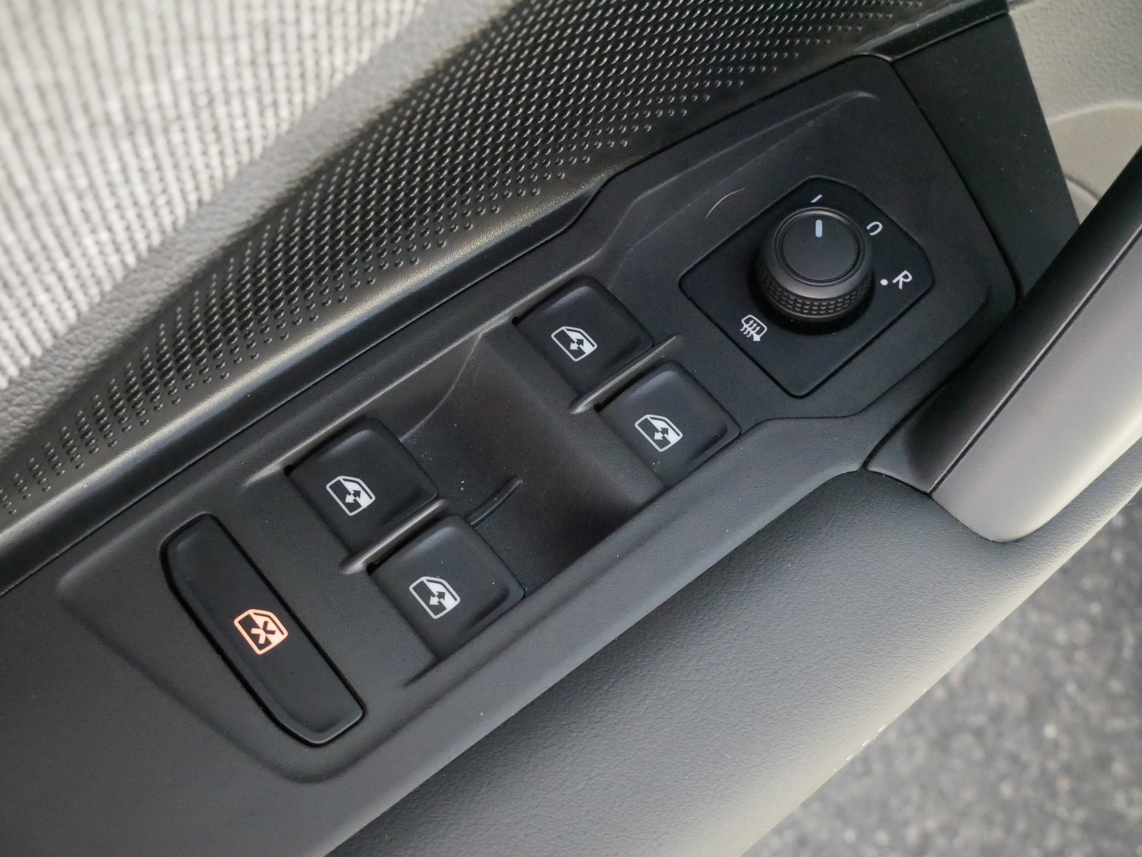 Certified 2025 Volkswagen Tiguan S AWD/4WD image 19