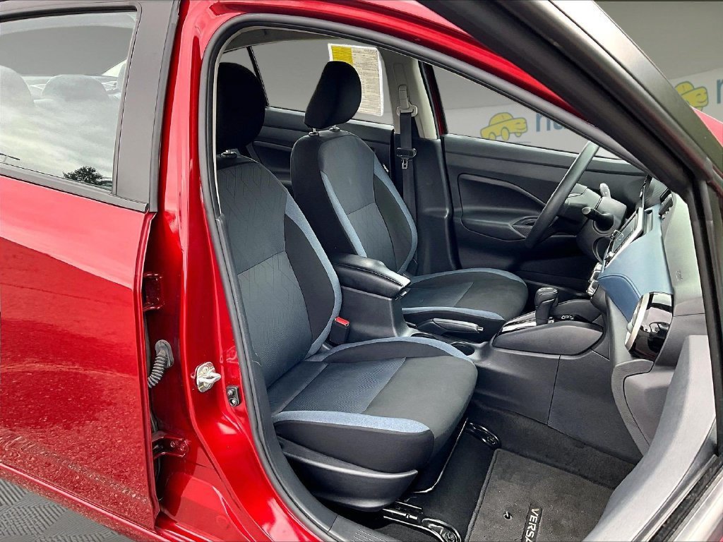 Used 2025 Nissan Versa SV FWD image 11