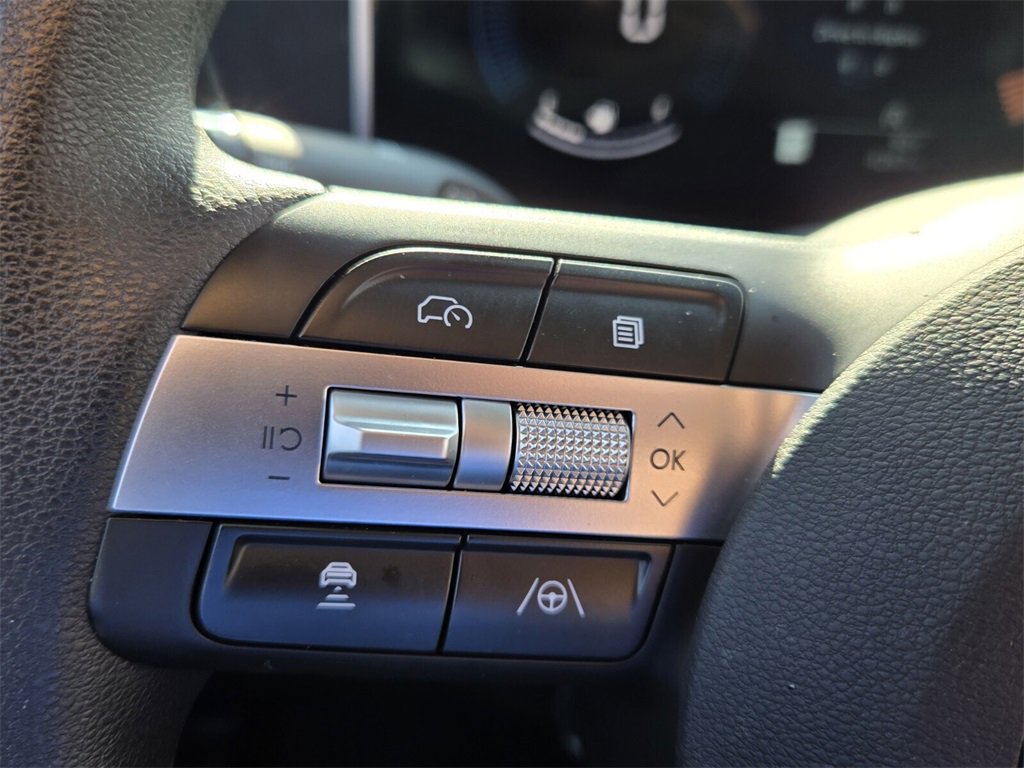 Certified 2025 Hyundai Tucson SE image 27