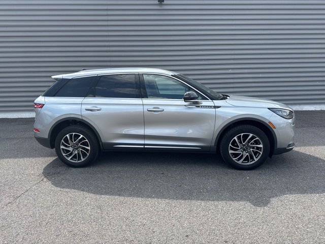 Used 2022 Lincoln Corsair AWD w/ Equipment Group 101A image 2