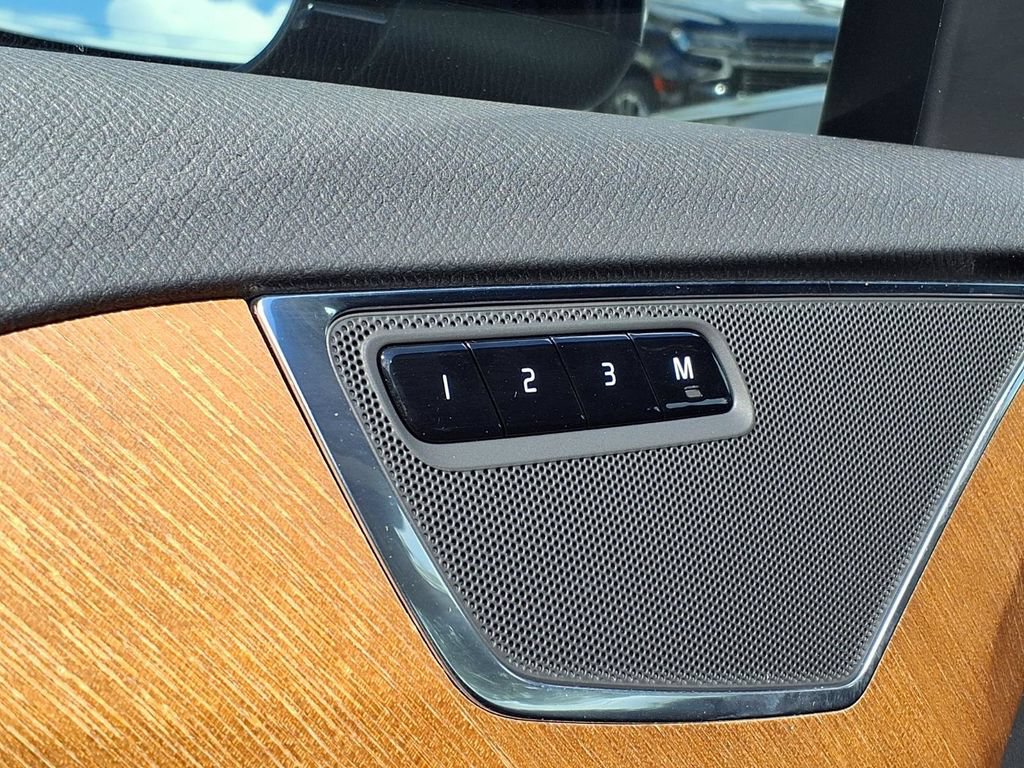 Used 2024 Volvo XC90 B6 Plus AWD/4WD image 28