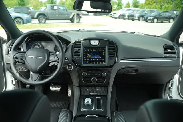 Used 2023 Chrysler 300 C RWD image 27