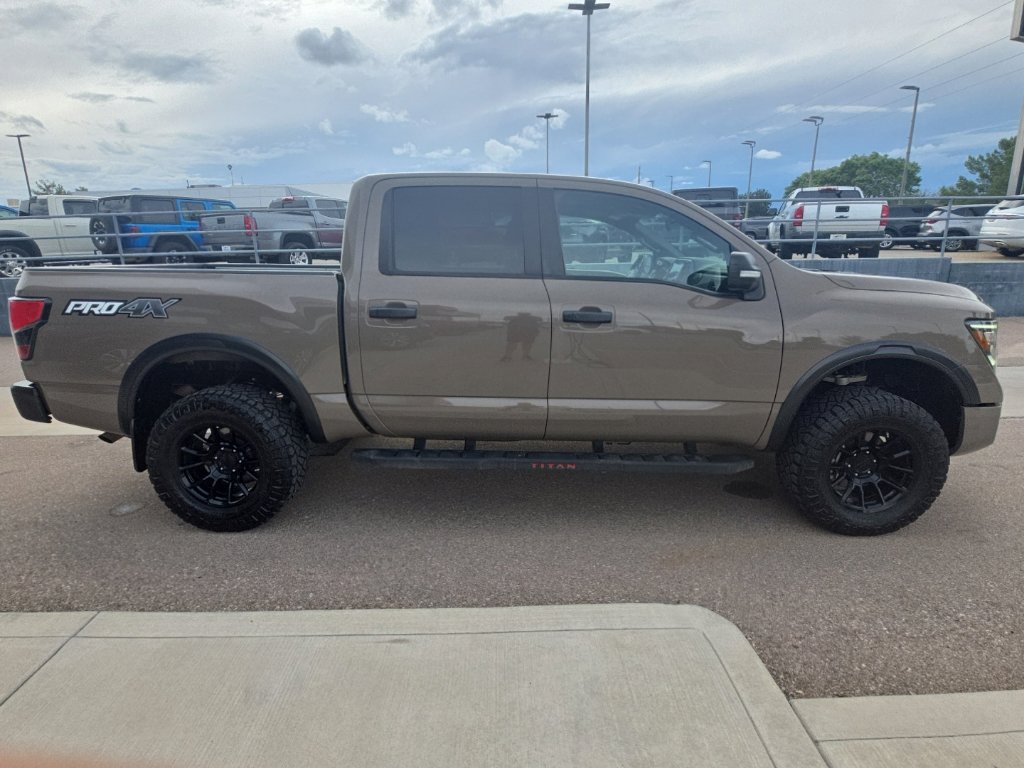 Used 2022 Nissan Titan PRO-4X w/ Pro-4x Convenience Package AWD/4WD image 4