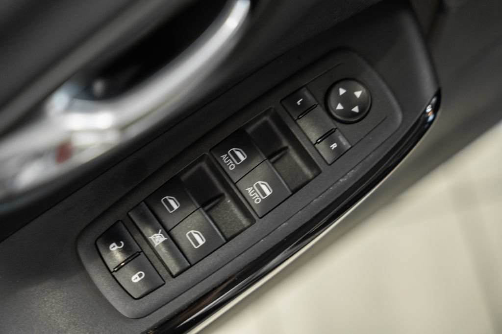 Certified 2023 Jeep Cherokee Altitude Lux AWD/4WD image 39