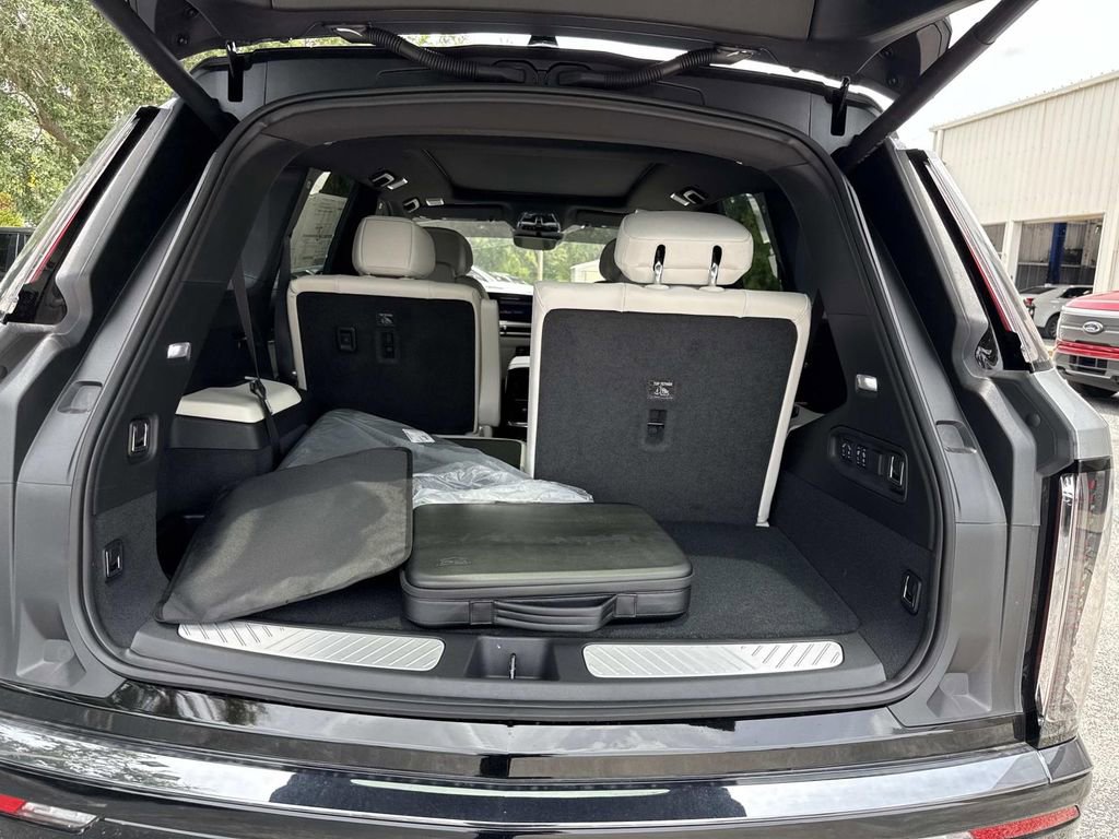 New 2026 Cadillac Vistiq Sport image 11