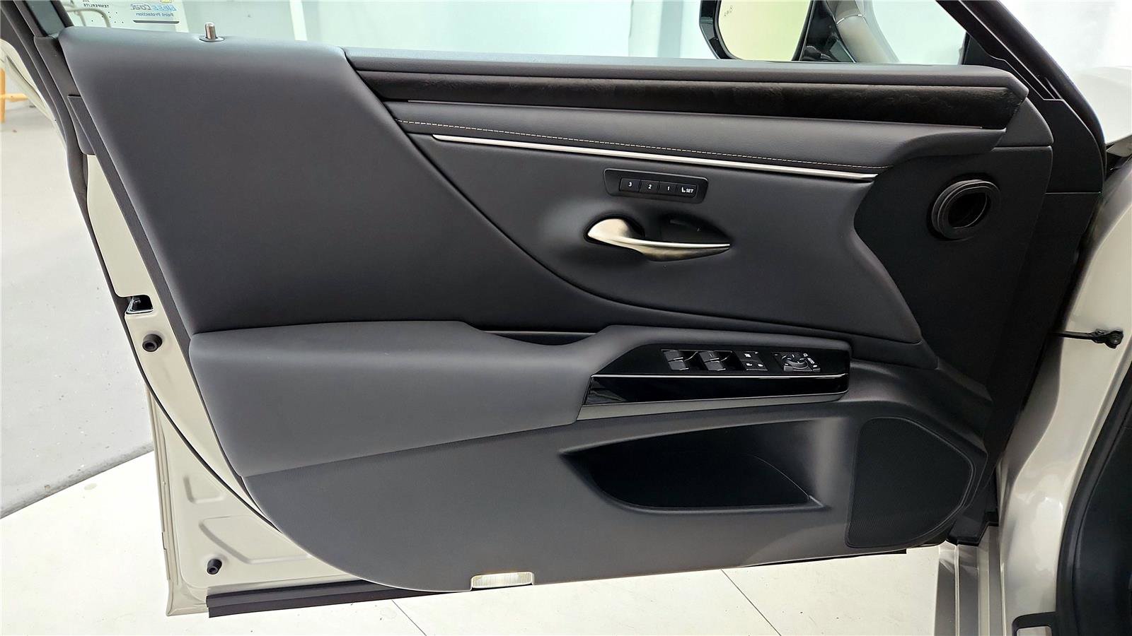 Used 2023 Lexus ES 250 w/ Premium Package image 22