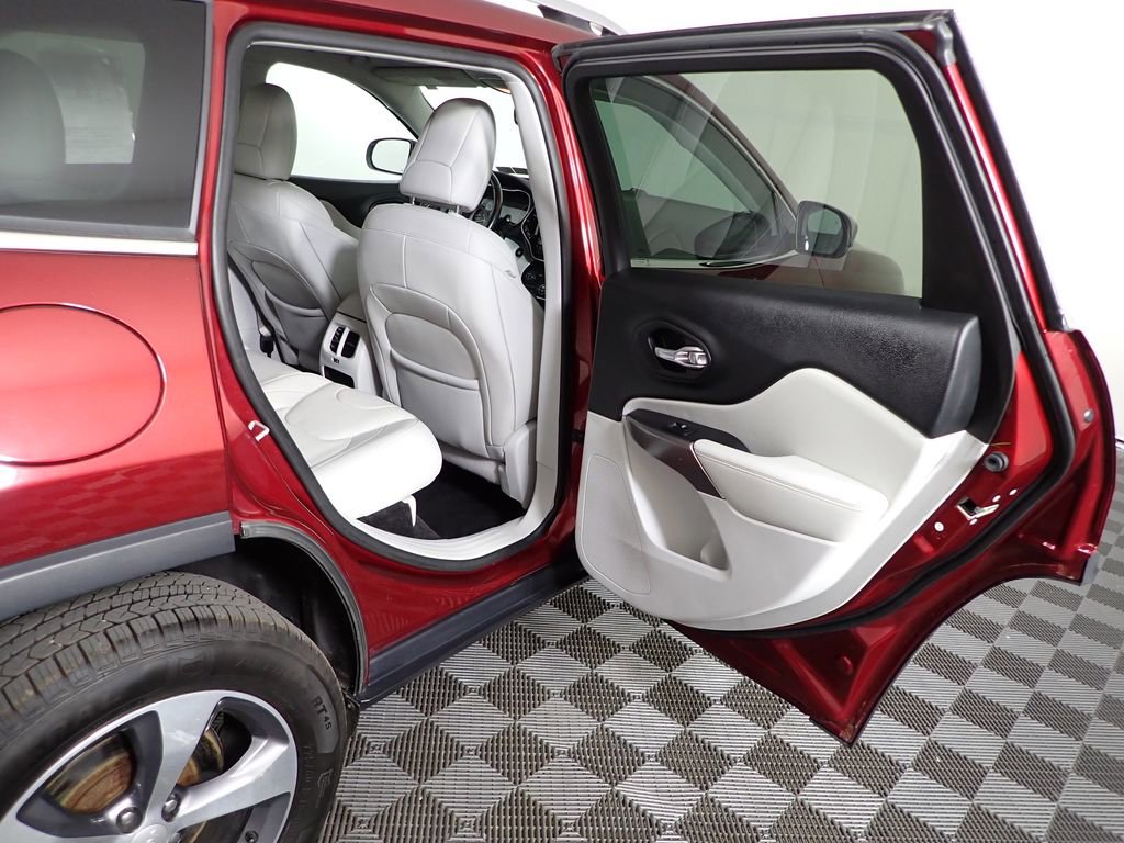 Used 2019 Jeep Cherokee Limited w/ Luxury Group image 42