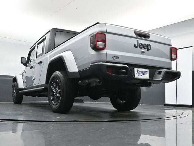 Used 2024 Jeep Gladiator Sport image 31