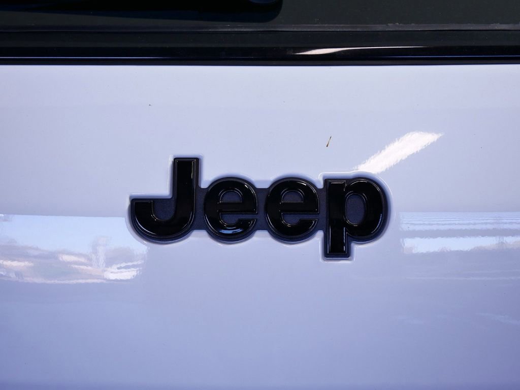 Certified 2025 Jeep Grand Cherokee L Limited w/ Luxury Tech Group II image 13