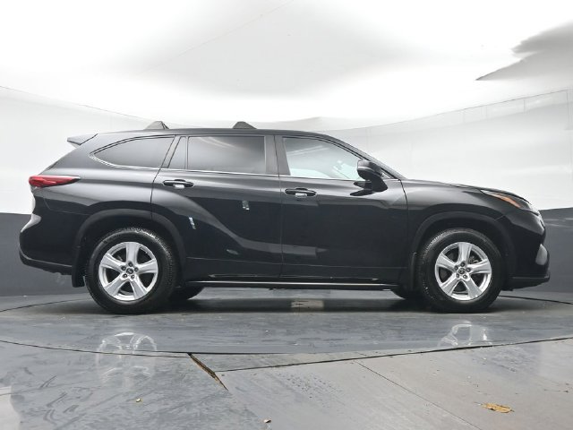 Used 2023 Toyota Highlander LE AWD/4WD image 34