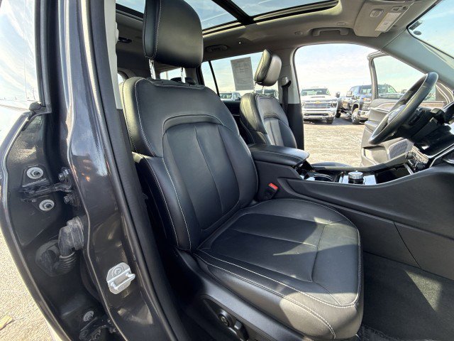 Used 2022 Jeep Grand Cherokee L Limited w/ Black Appearance Package image 27