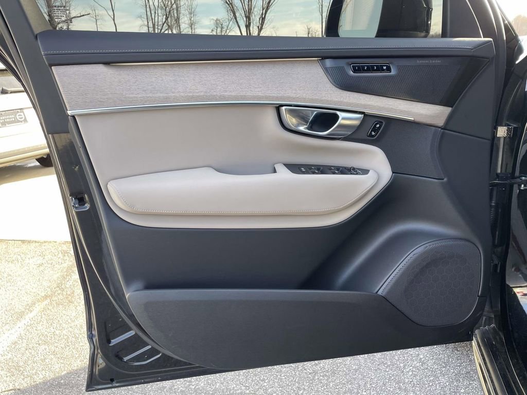 Used 2025 Volvo XC90 T8 Ultra image 5