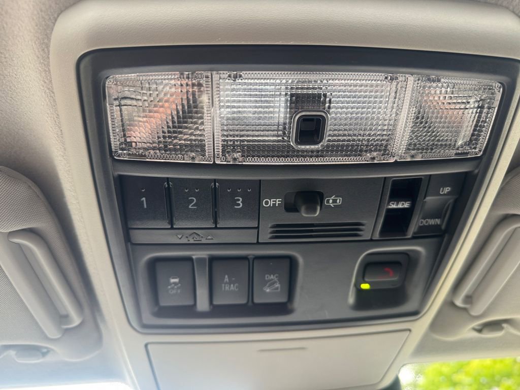 Used 2023 Toyota 4Runner Limited AWD/4WD image 28