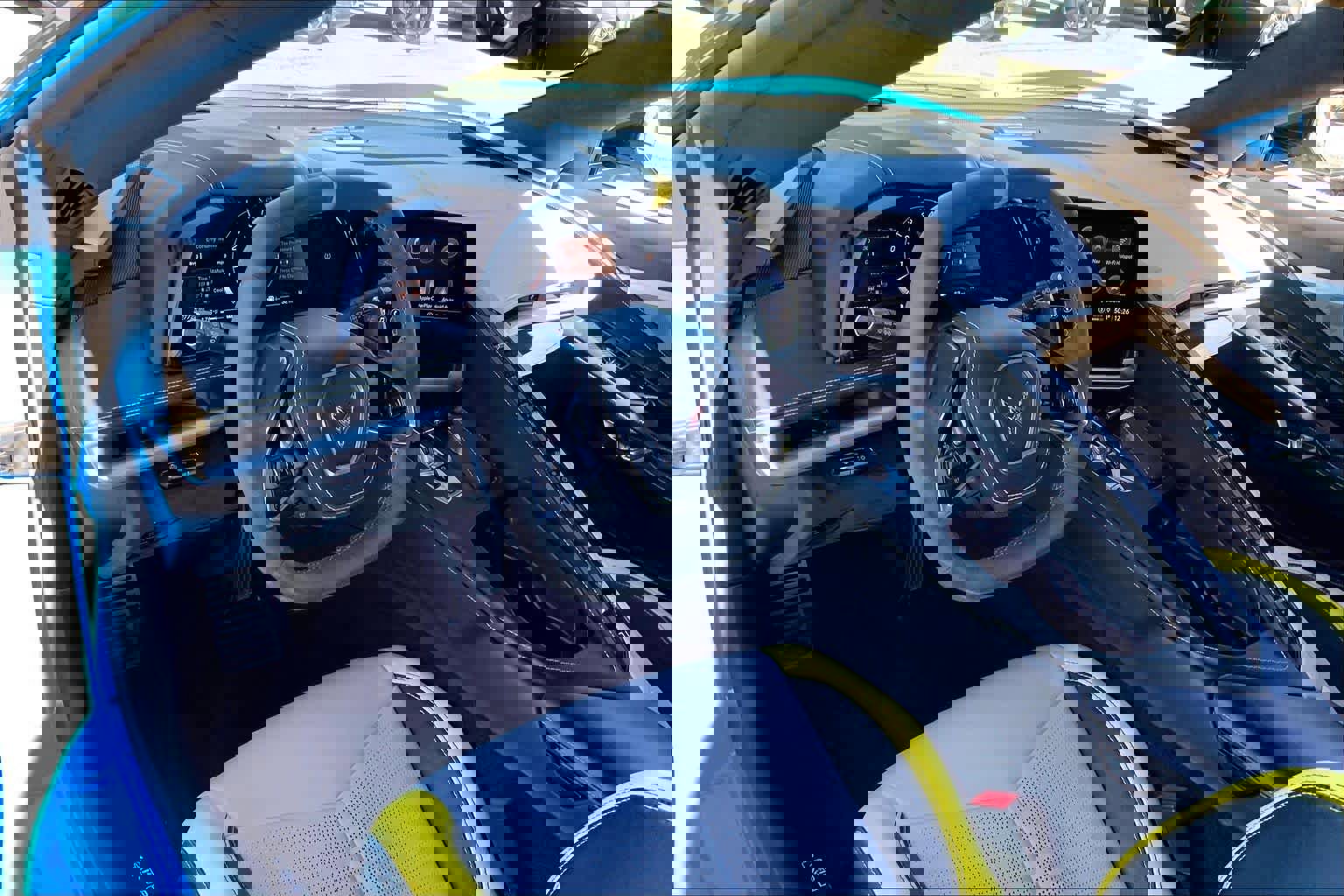 Used 2022 Chevrolet Corvette Stingray Premium Cpe w/ Z51 Performance Package image 16