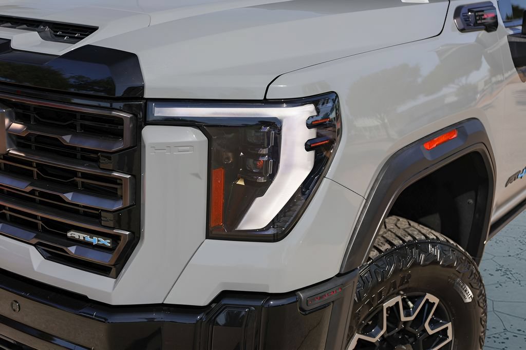 Used 2025 GMC Sierra 2500 AT4X AWD/4WD image 3