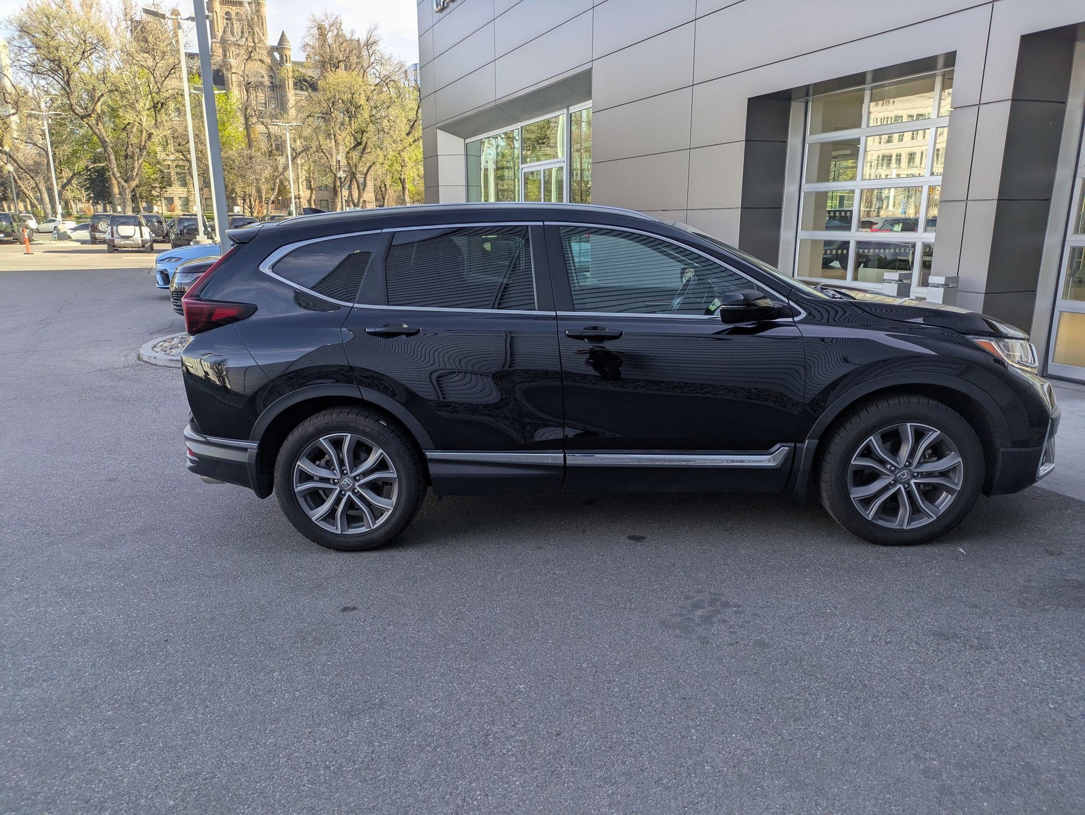 Used 2022 Honda CR-V Touring image 4