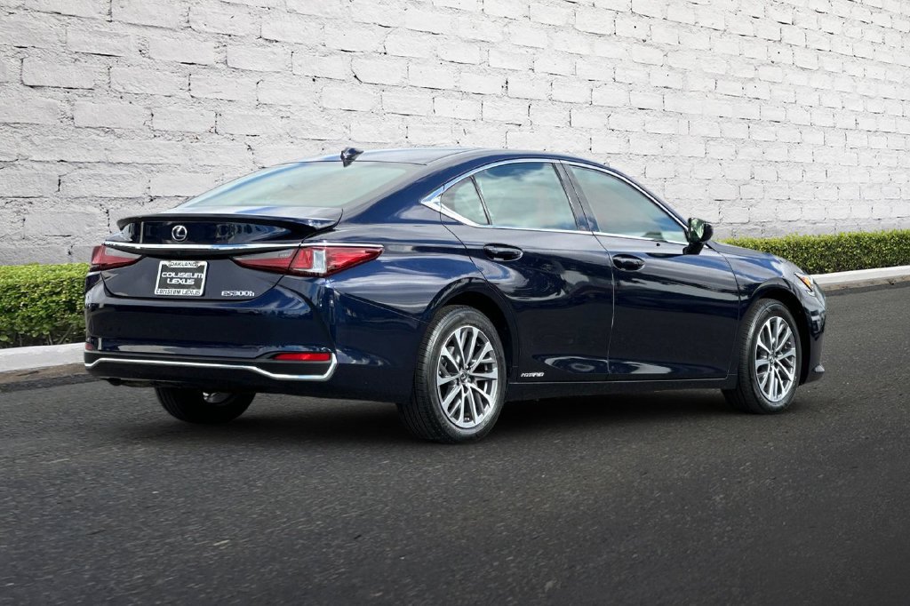 Used 2022 Lexus ES 300h w/ Accessory Package 2 FWD image 4