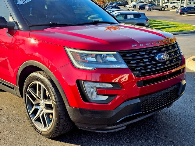 Used 2017 Ford Explorer Sport w/ Equipment Group 401A AWD/4WD image 2