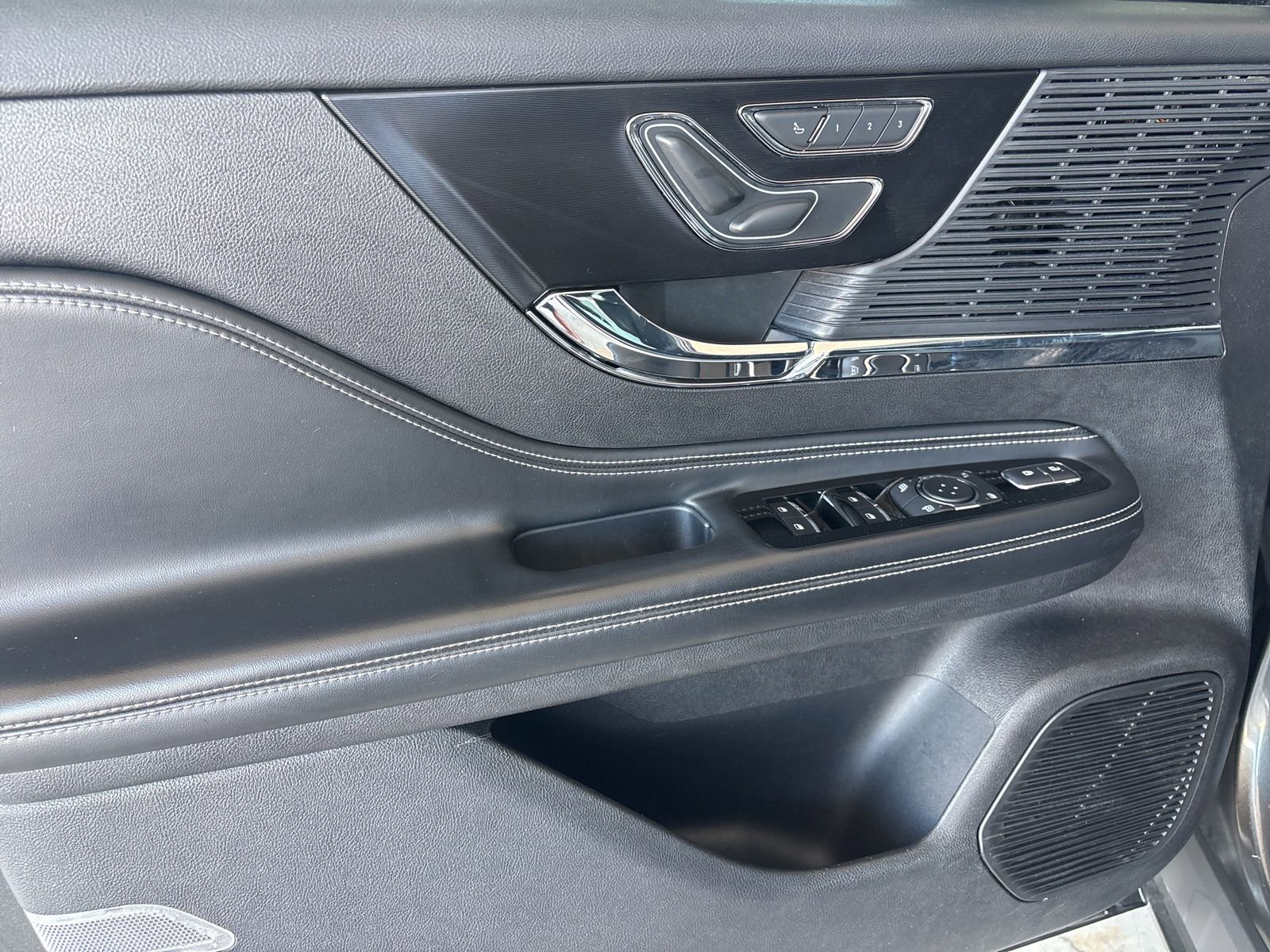 Used 2020 Lincoln Corsair FWD image 9